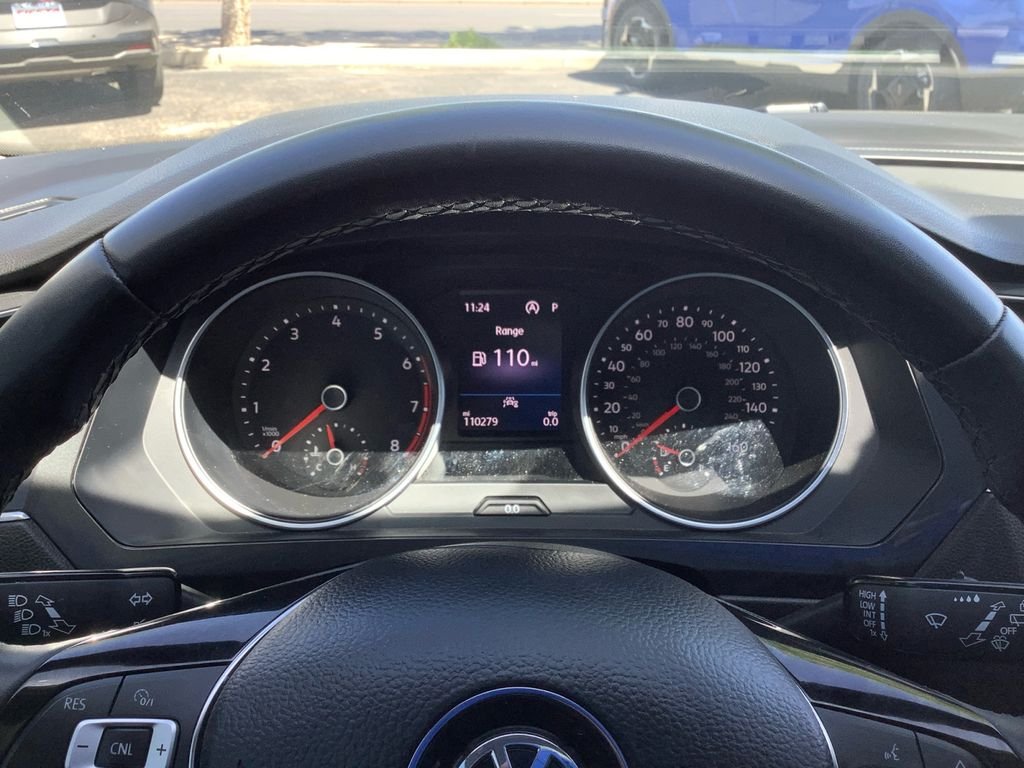 Used 2020  Volkswagen 2.0T SE image 10