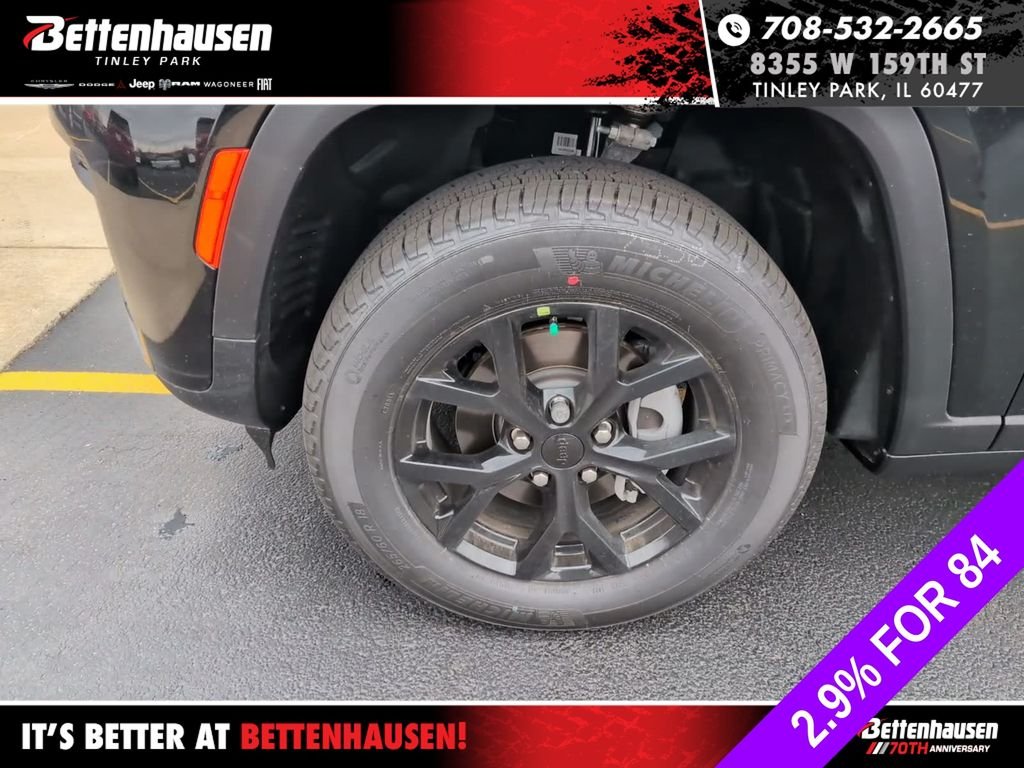 New 2026 Diamond Black Crystal Pearl-Coat Exterior Paint Jeep Altitude image 17