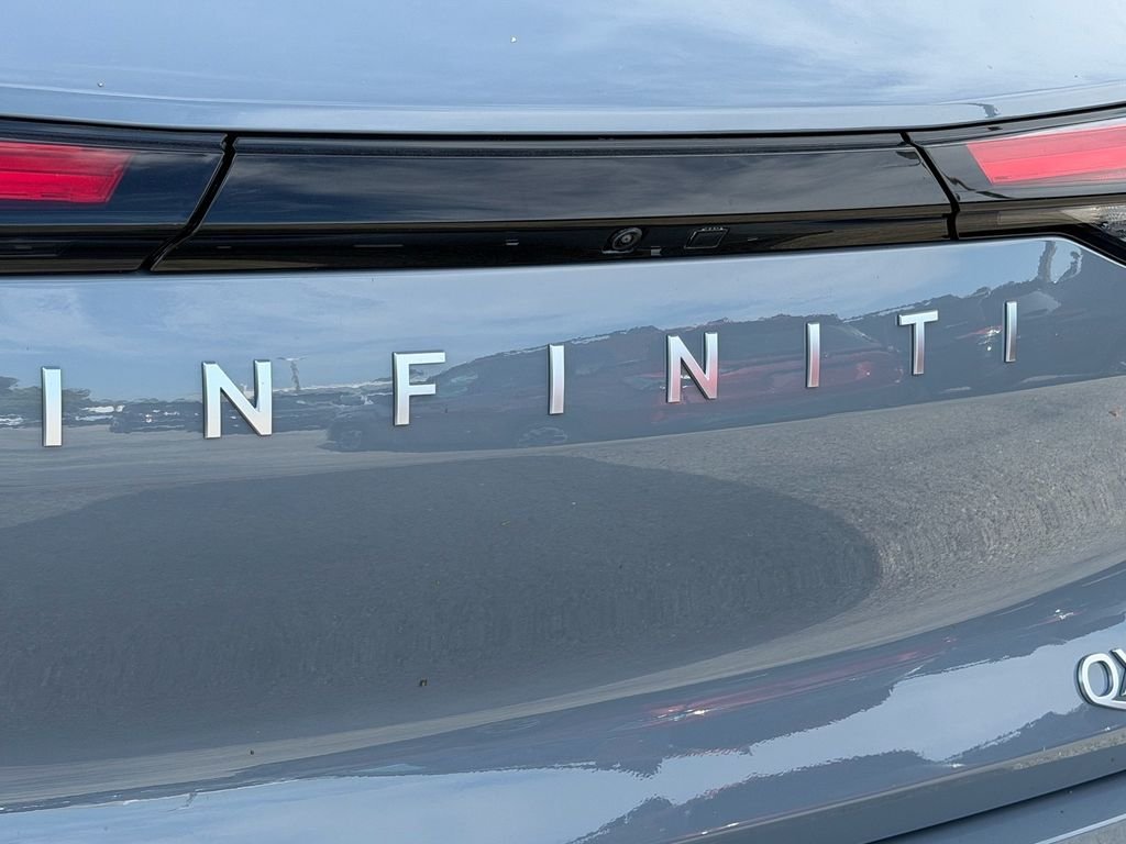 New 2027 HARBOR GRAY INFINITI Luxe FWD image 10