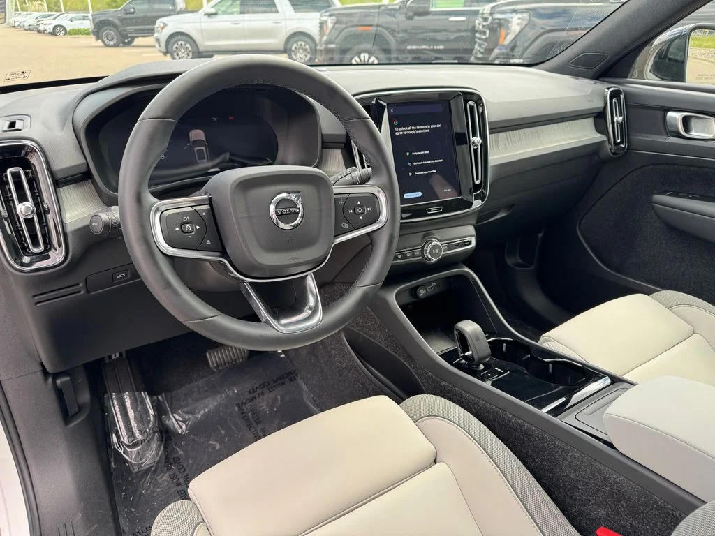 2025 Volvo EX40 Plus - Photo 18