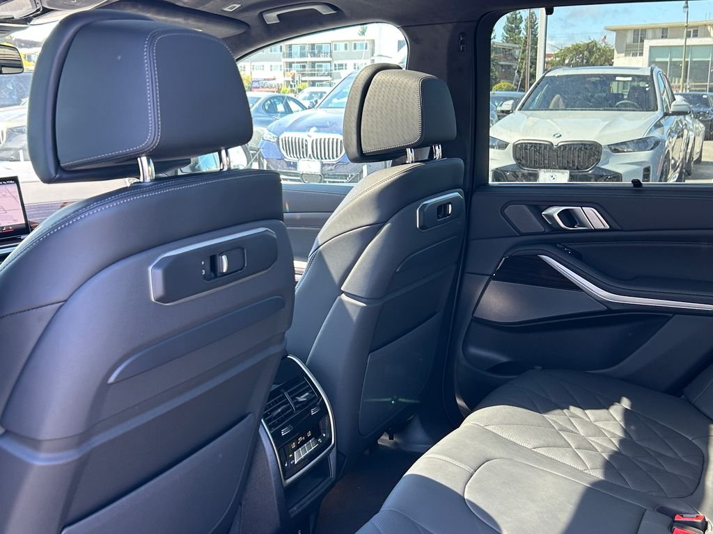 New 2026 Black Sapphire Metallic BMW xDrive50e image 31