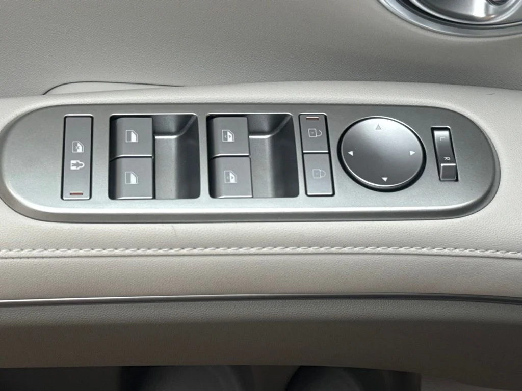 New 2027 Creamy White Pearl Hyundai SEL image 23