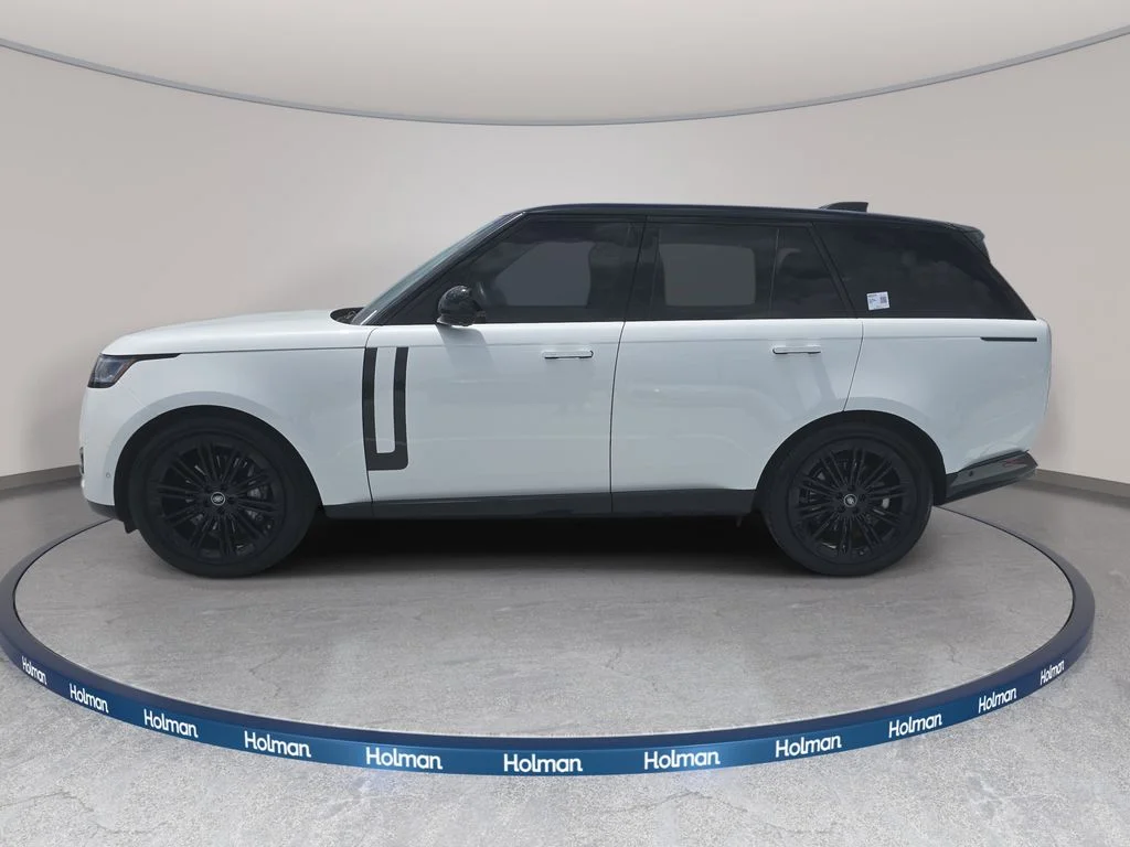 Used 2025 White Land Rover SE image 9