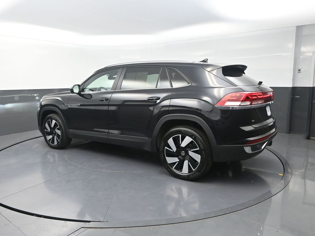 Used 2026  Volkswagen SE w/Technology image 8