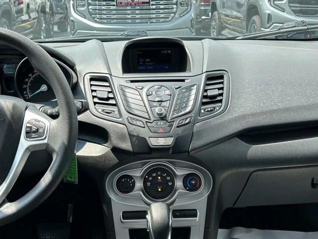 Used 2018 Gray Ford SE image 21
