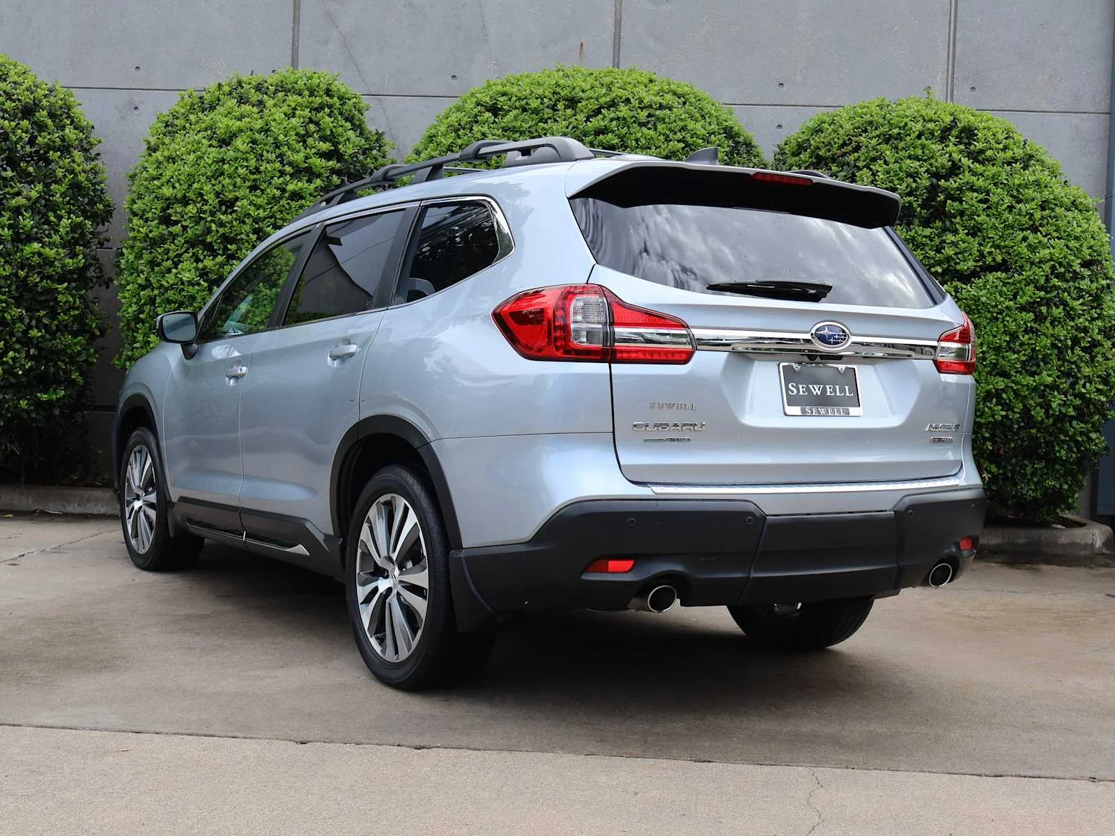 Used 2021 Ice Silver Metallic Subaru Limited image 8