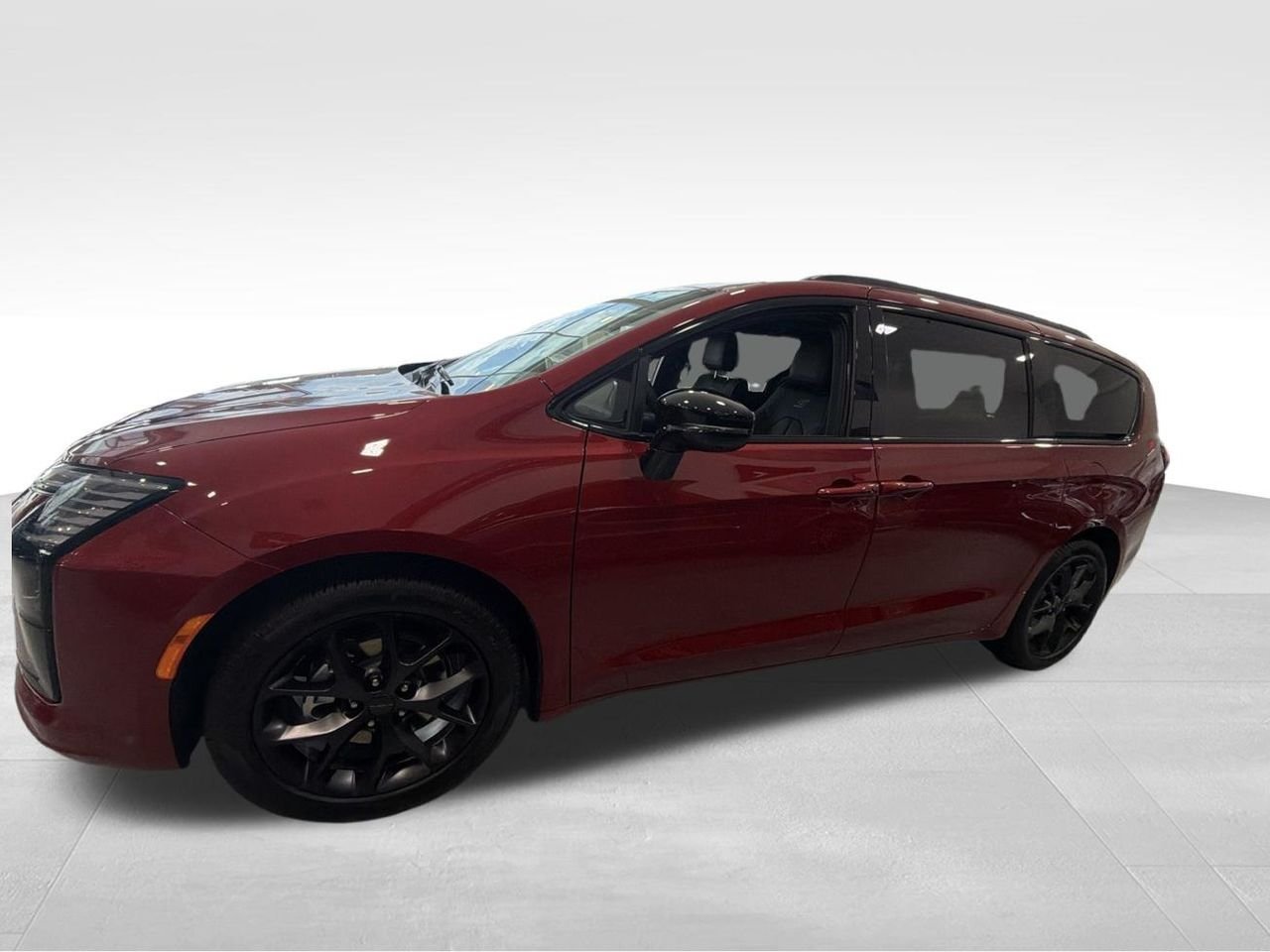 New 2027 Red Hot Pearl-Coat Exterior Paint Chrysler Limited image 2