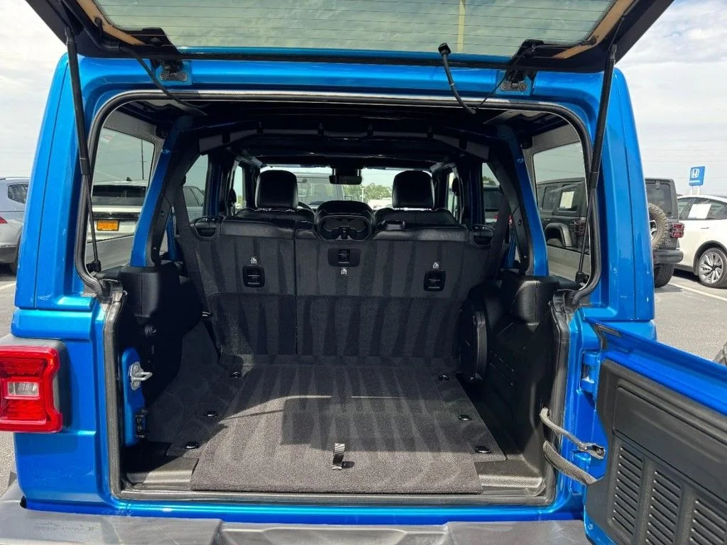 Used 2024 Blue Jeep Sahara image 6