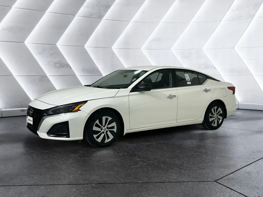 Used 2024 White Nissan 2.5 S image 3