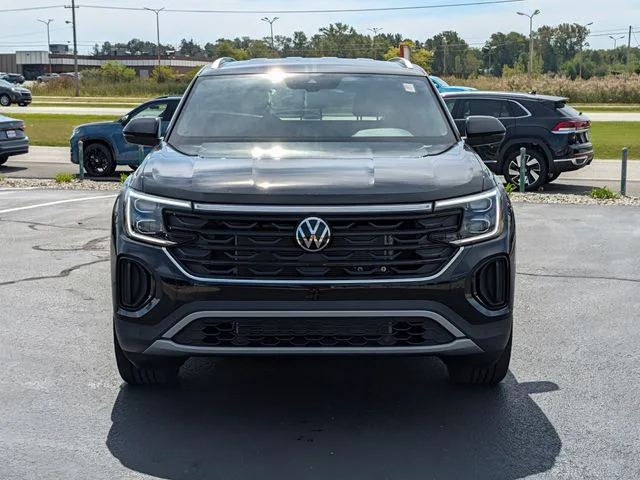 New 2026 Deep Black Pearl Volkswagen 2.0T SE W/TECHNOLOGY image 2
