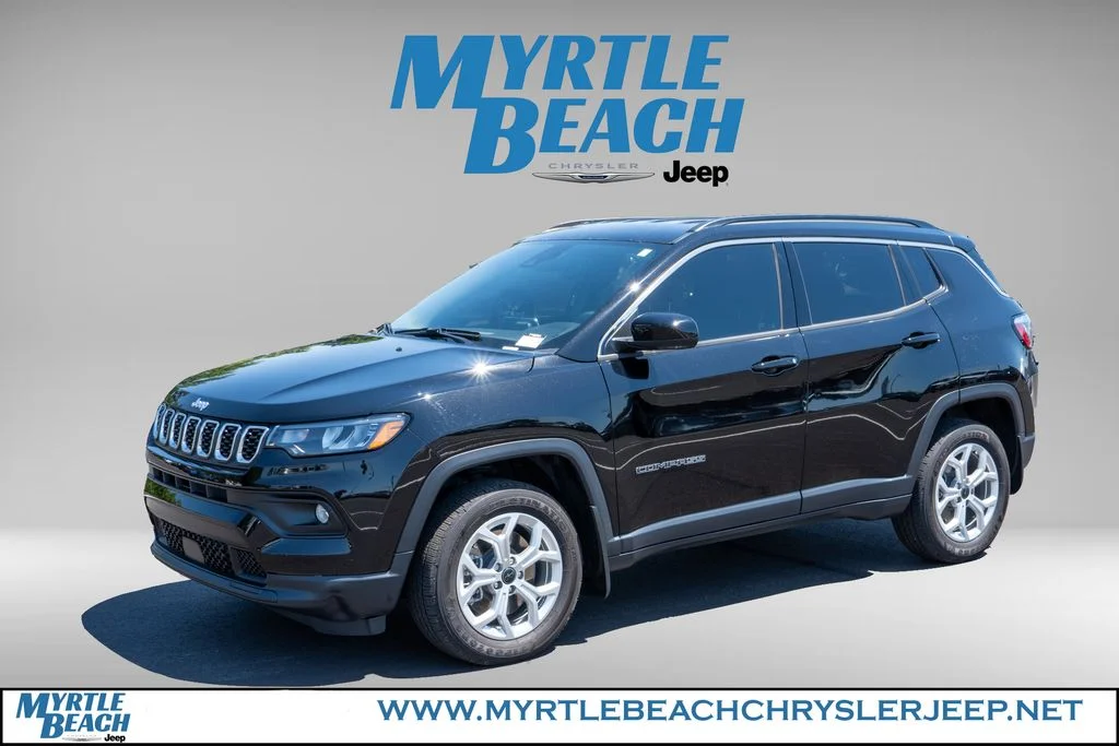 Used 2025 Diamond Black Crystal Pearlcoat Jeep Latitude image 2