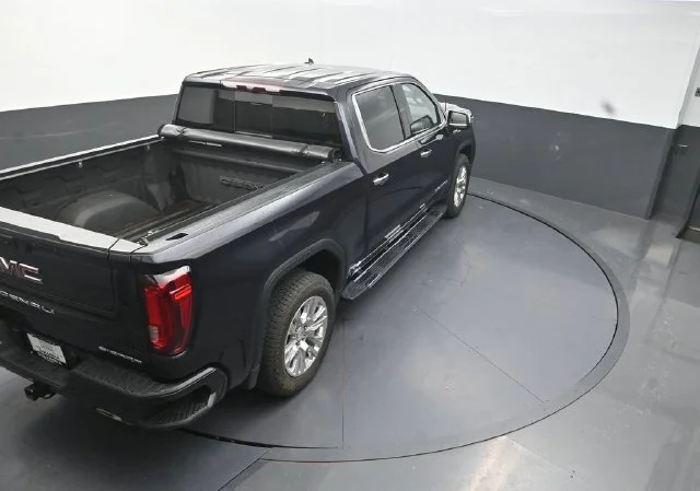 Used 2023 Silver GMC Denali image 17