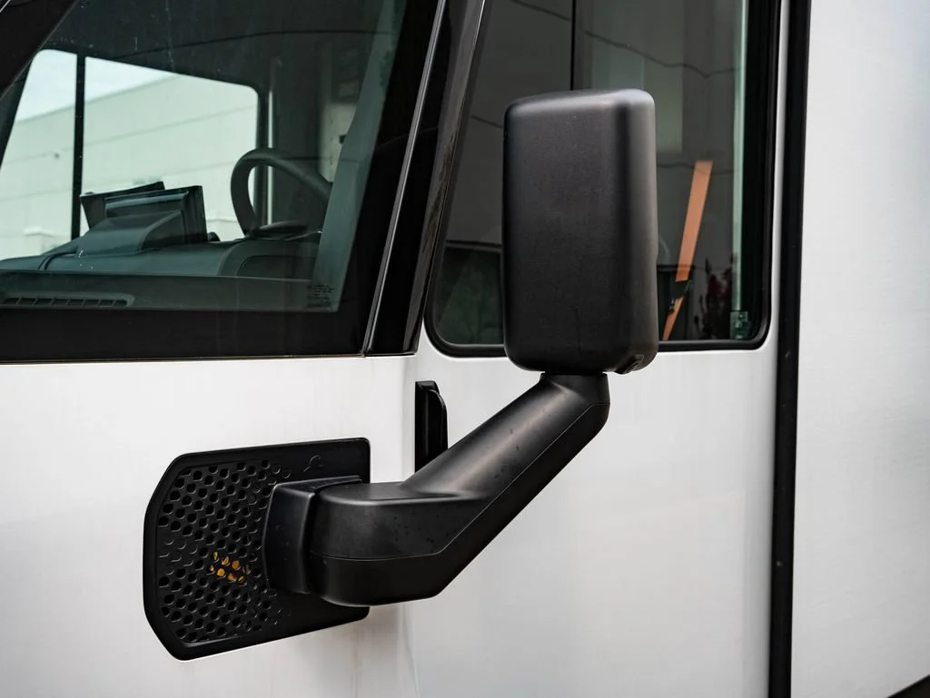 Used 2025 Oyster White Chevrolet 400 image 16