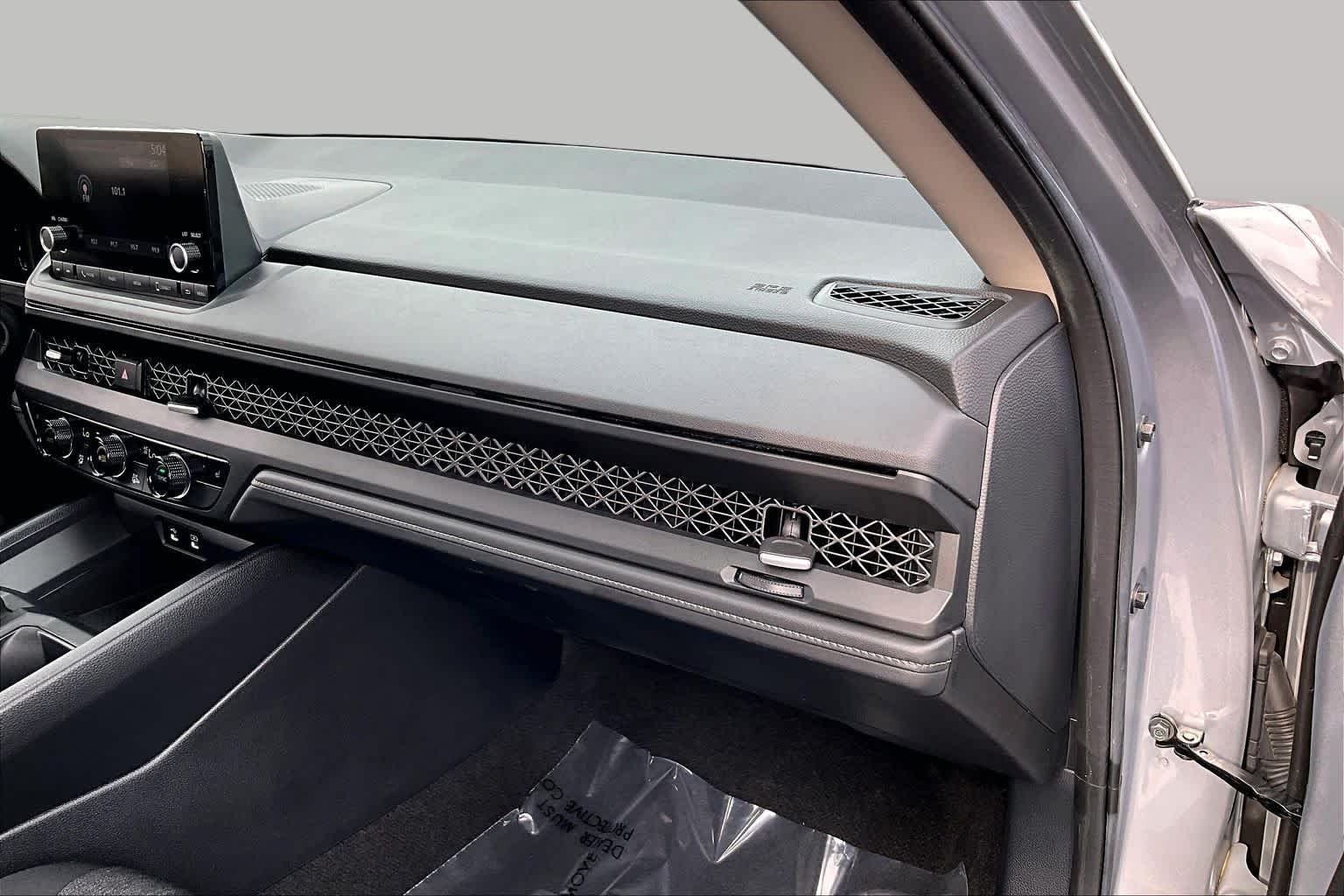 Used 2023 Lunar Silver Metallic Honda EX image 18