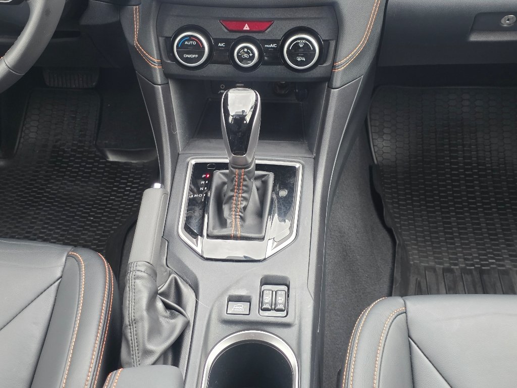 Used 2022 Crystal White Pearl Subaru Limited image 26