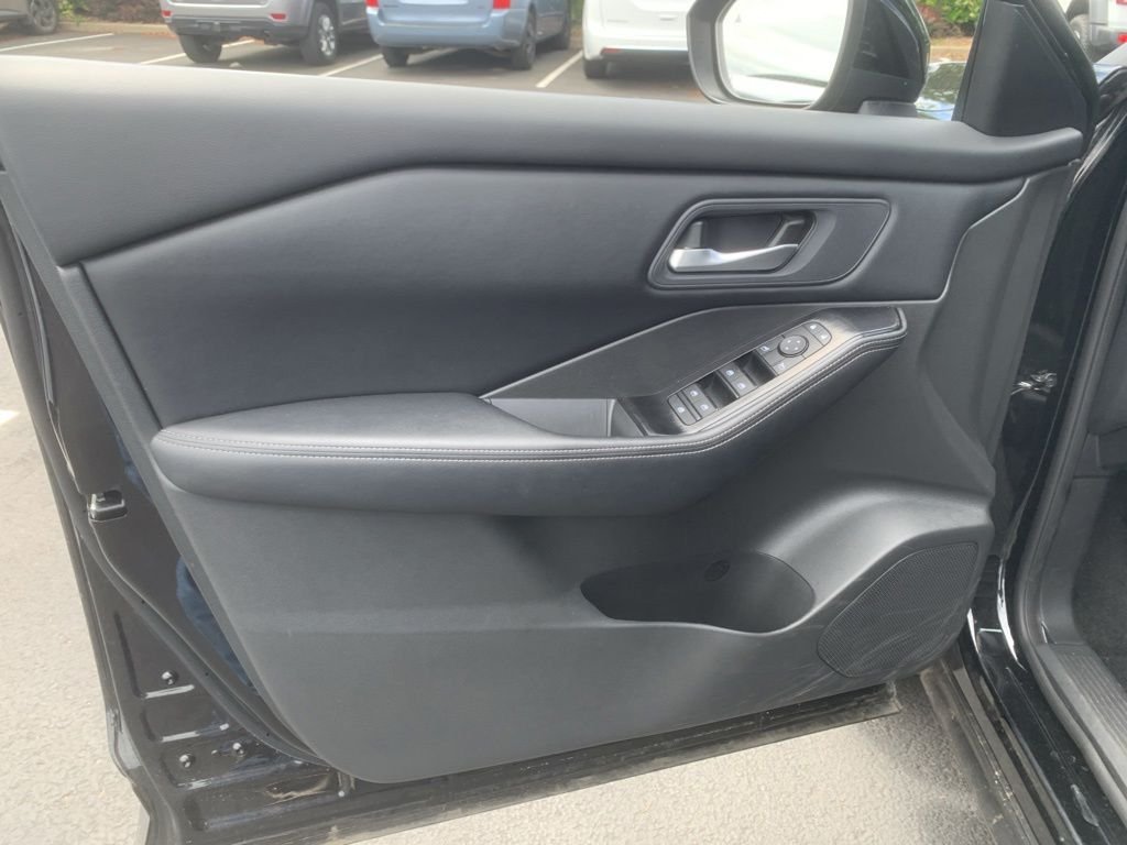 Used 2025 Super Black Nissan SV image 8