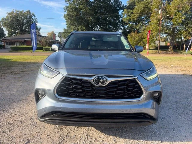 Used 2023 Blue Toyota Limited image 3