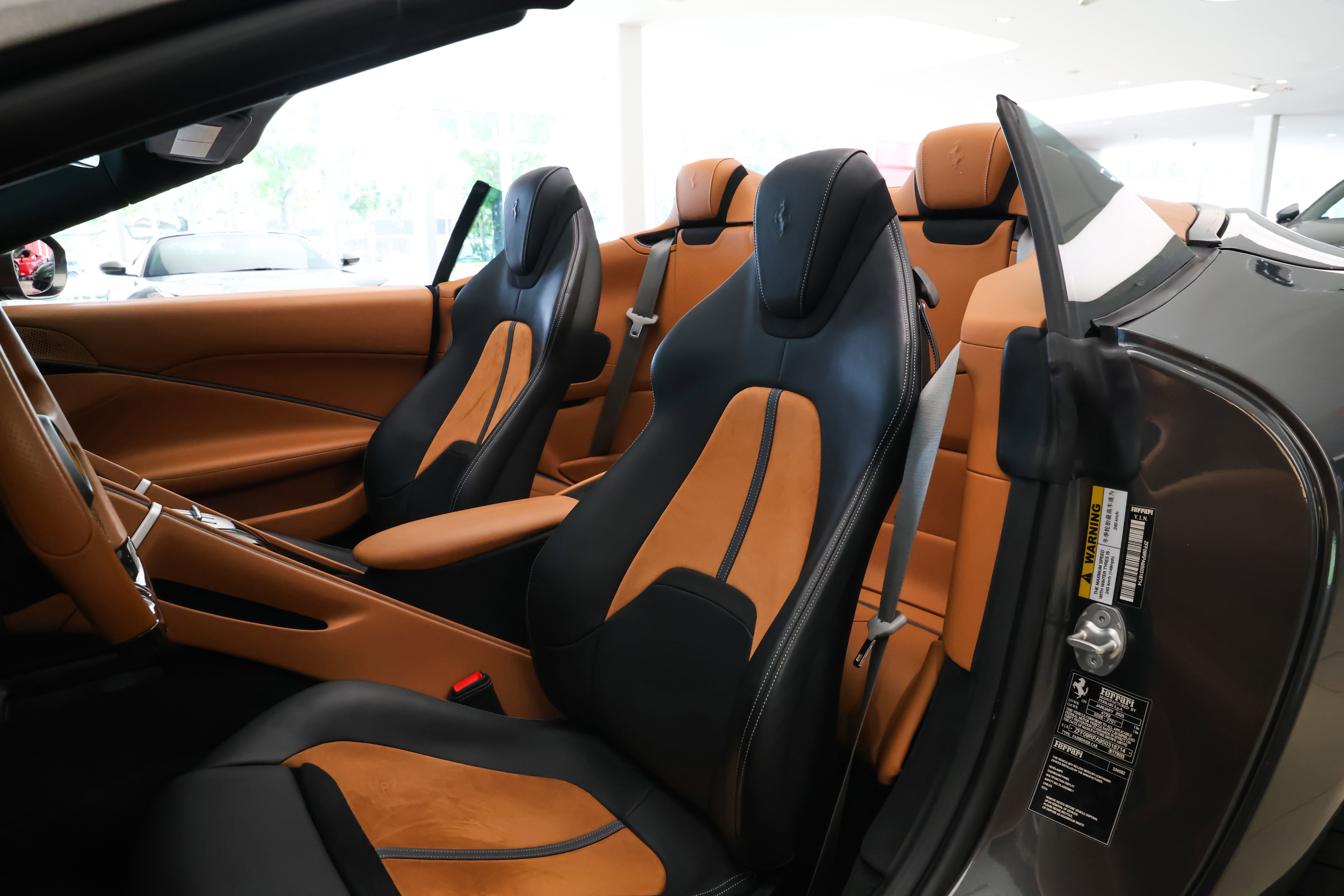 Used 2025 Grigio Silverstone Ferrari  image 20