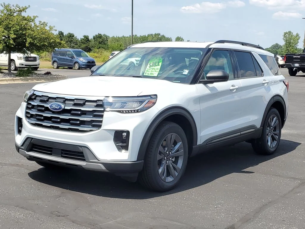 New 2026 Space White Metallic Ford Active image 2