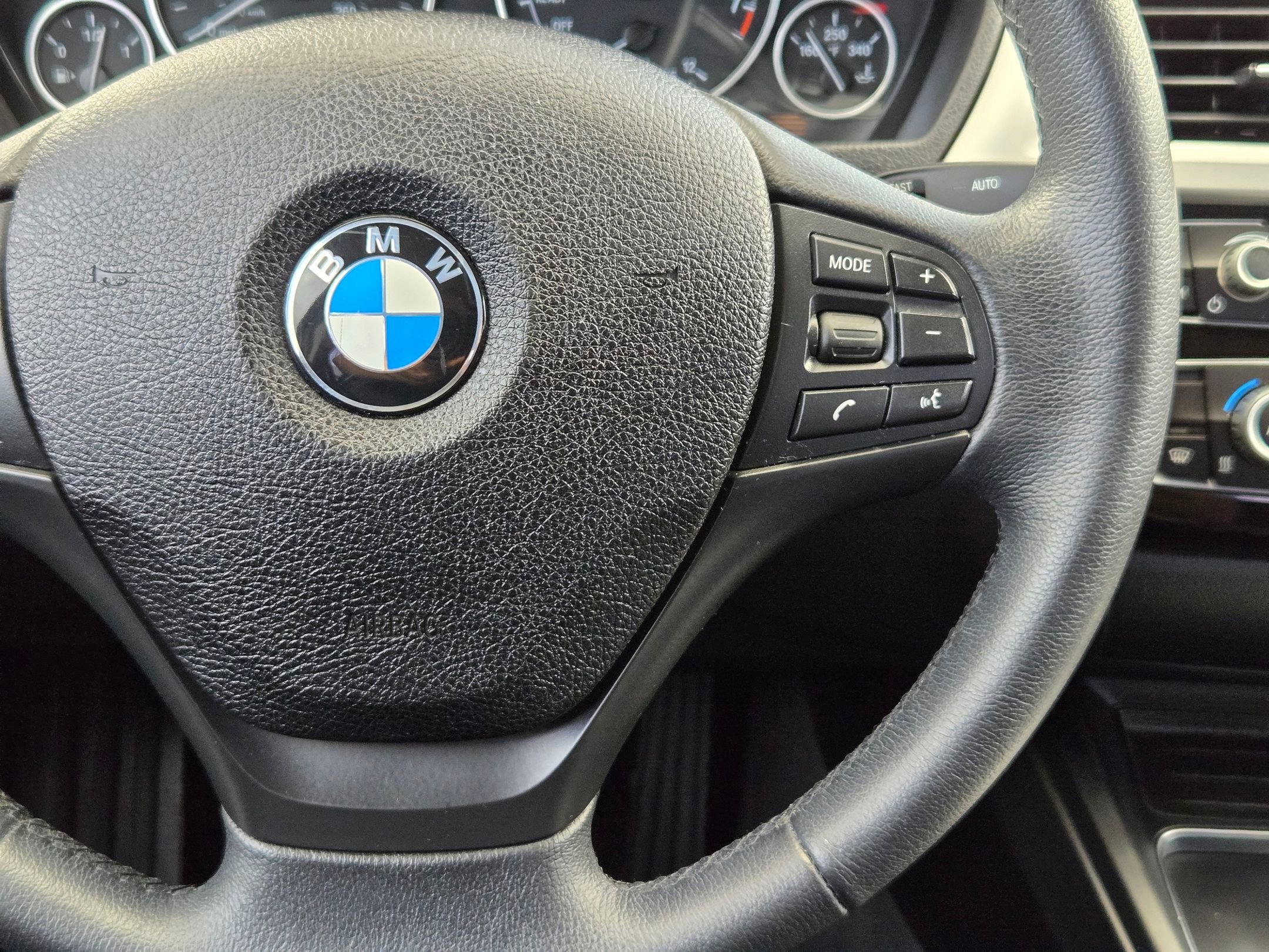 Used 2018 Black BMW 320i image 19