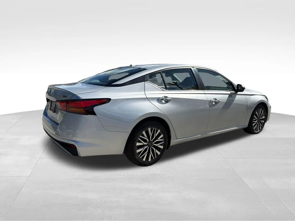 2024 Nissan Altima SV - Photo 7