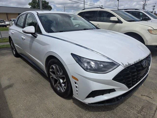 Used 2020 Quartz White Hyundai SEL image 3