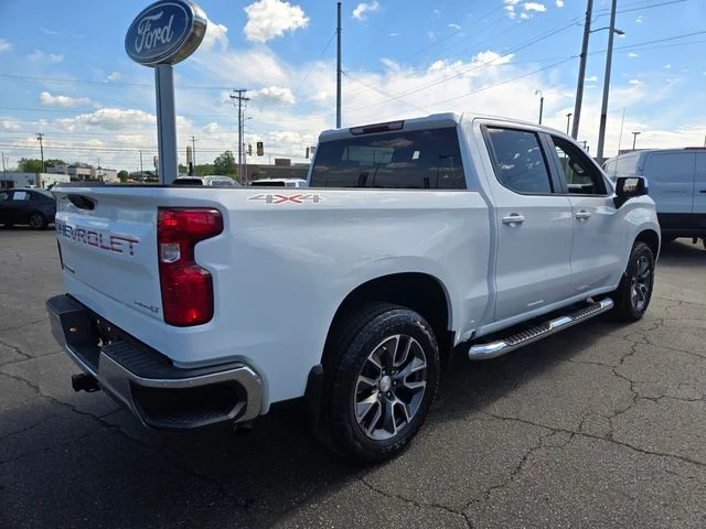 Used 2022 White Chevrolet LT image 8