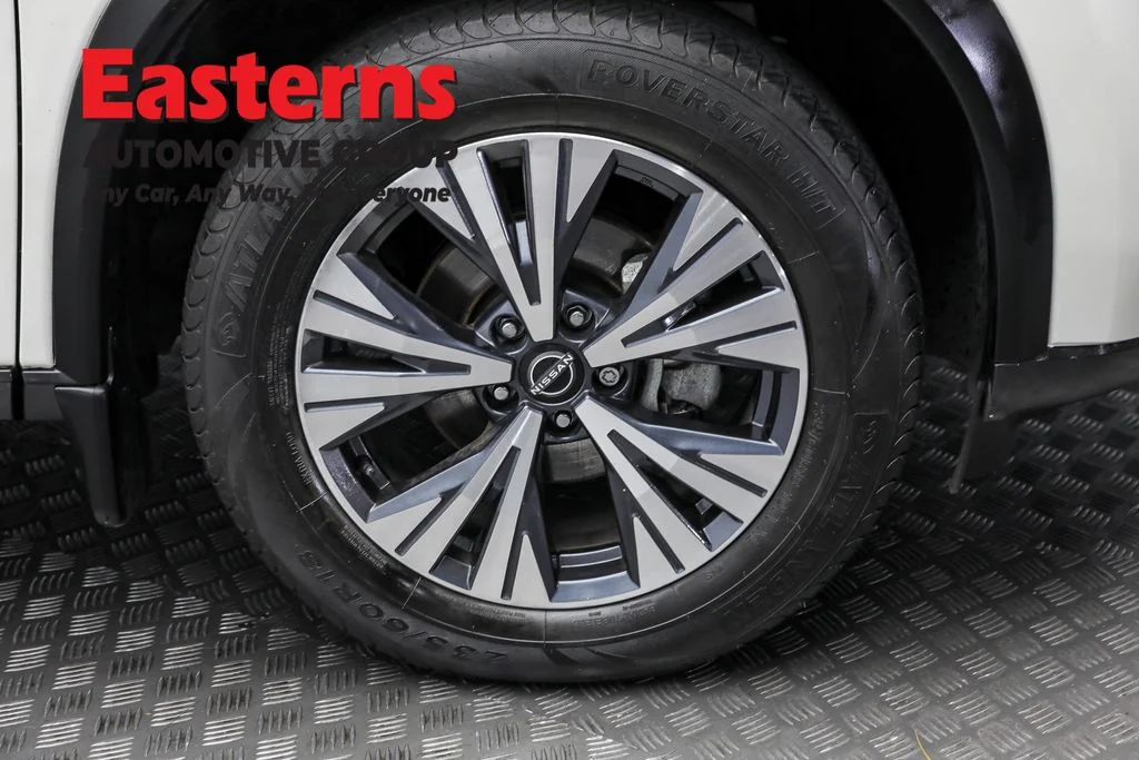 Used 2022 White Nissan SV image 29