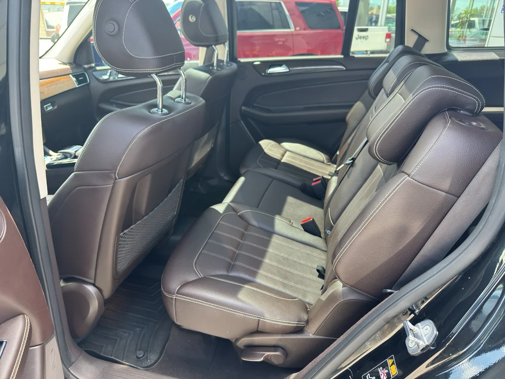 Used 2019 Black Mercedes-Benz 450 4MATIC® image 19