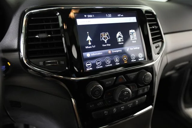 Used 2020 Gray Jeep Altitude image 8
