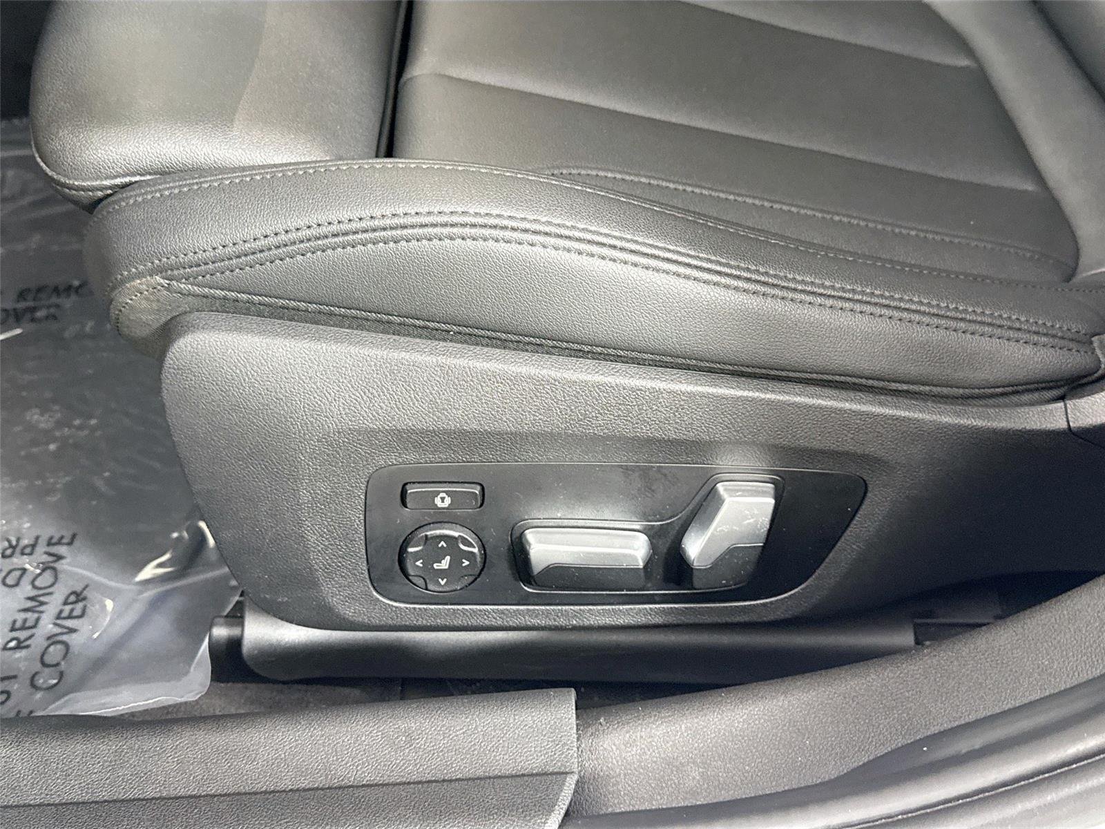 Used 2019 Mineral White Metallic BMW 330i xDrive image 29