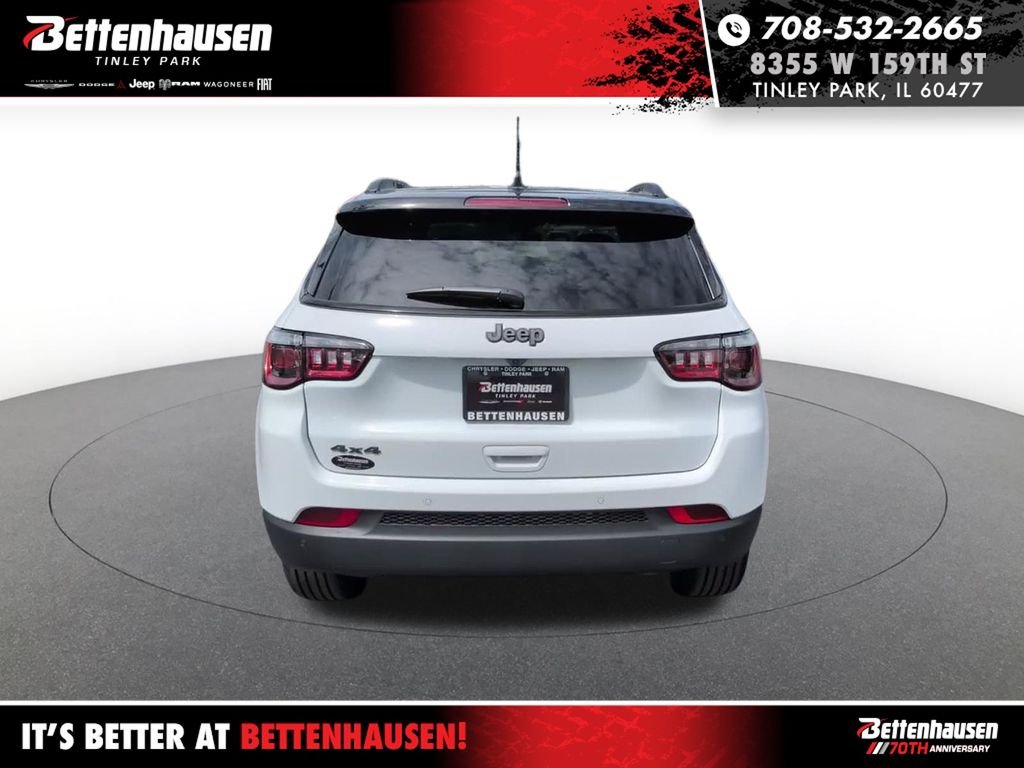 New 2026 Bright White Clear-Coat Exterior Paint Jeep Limited image 8