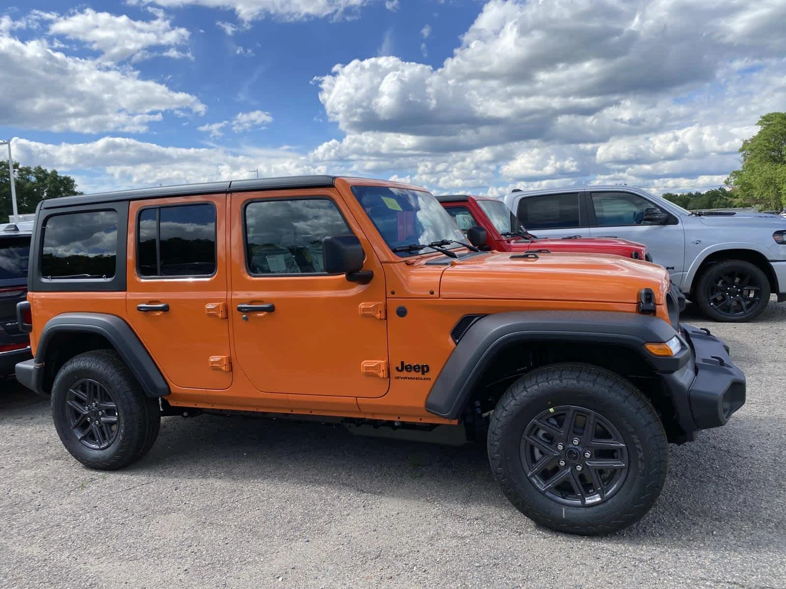 New 2026 Joose Jeep Sport S image 2