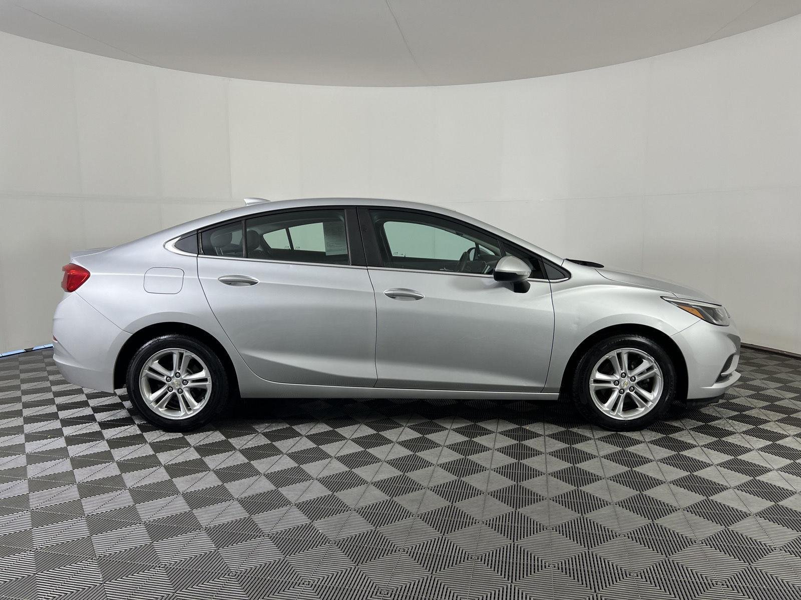 Used 2016 Silver Ice Metallic Chevrolet LT image 20