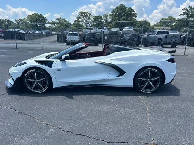 Used 2021 White Chevrolet Stingray image 9
