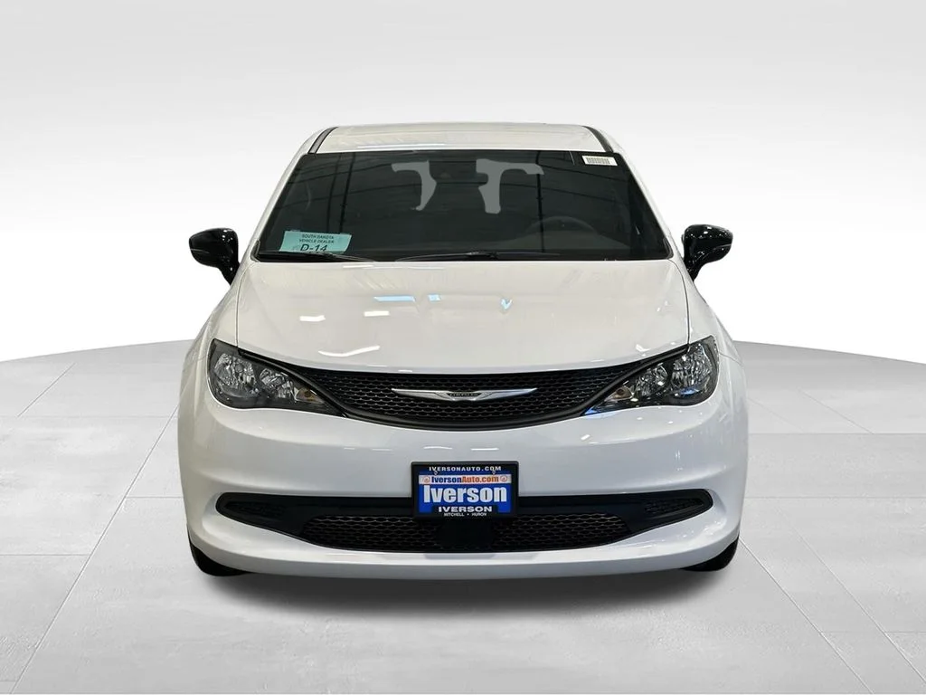 New 2026 Bright White Clear-Coat Exterior Paint Chrysler LX image 3