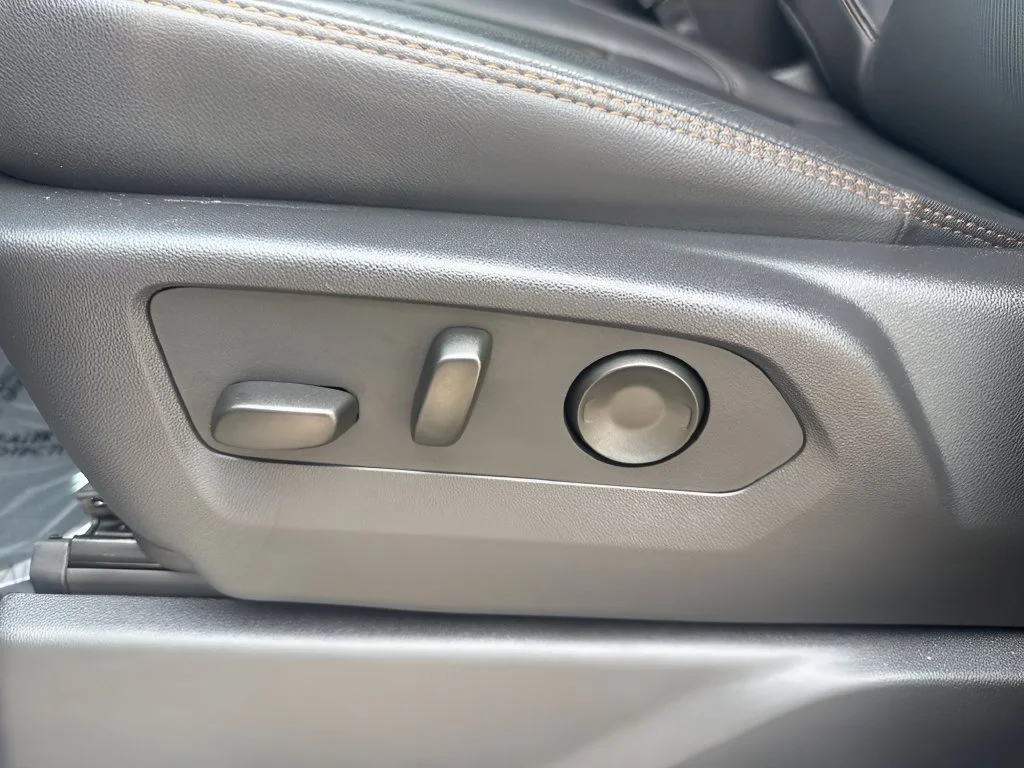 Used 2025 Onyx Black GMC AT4 image 10