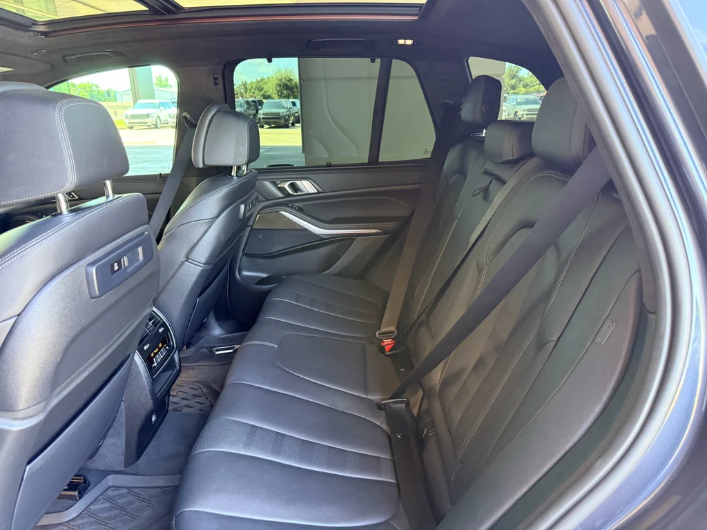 Used 2022 Arctic Grey Metallic BMW xDrive40i image 27