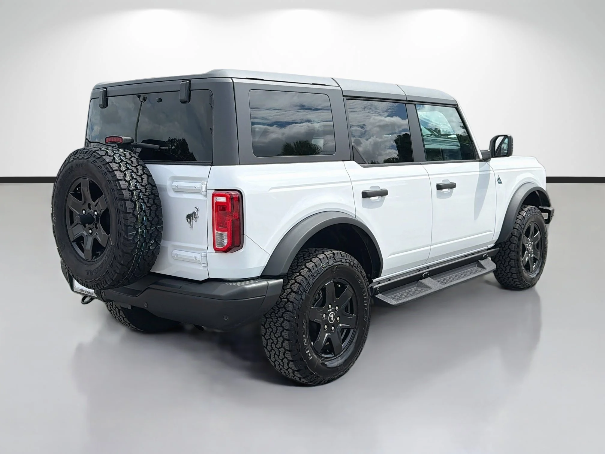 Used 2024 Oxford White Ford Black Diamond image 3