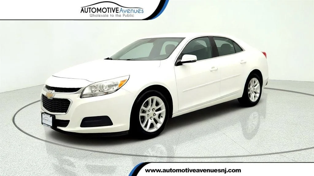 Used 2015 Summit White Chevrolet 4dr Sedan LT w/1LT image 1