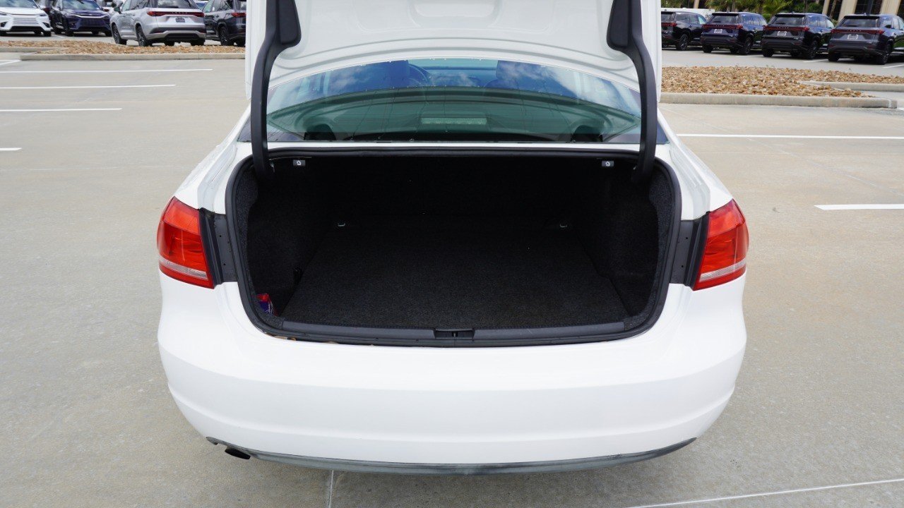 Used 2014 White Volkswagen S image 33
