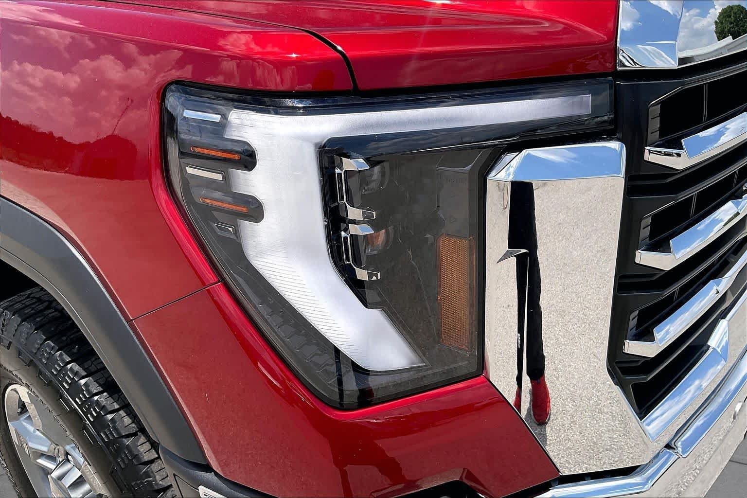 Used 2025 Volcanic Red Tintcoat GMC SLT image 27