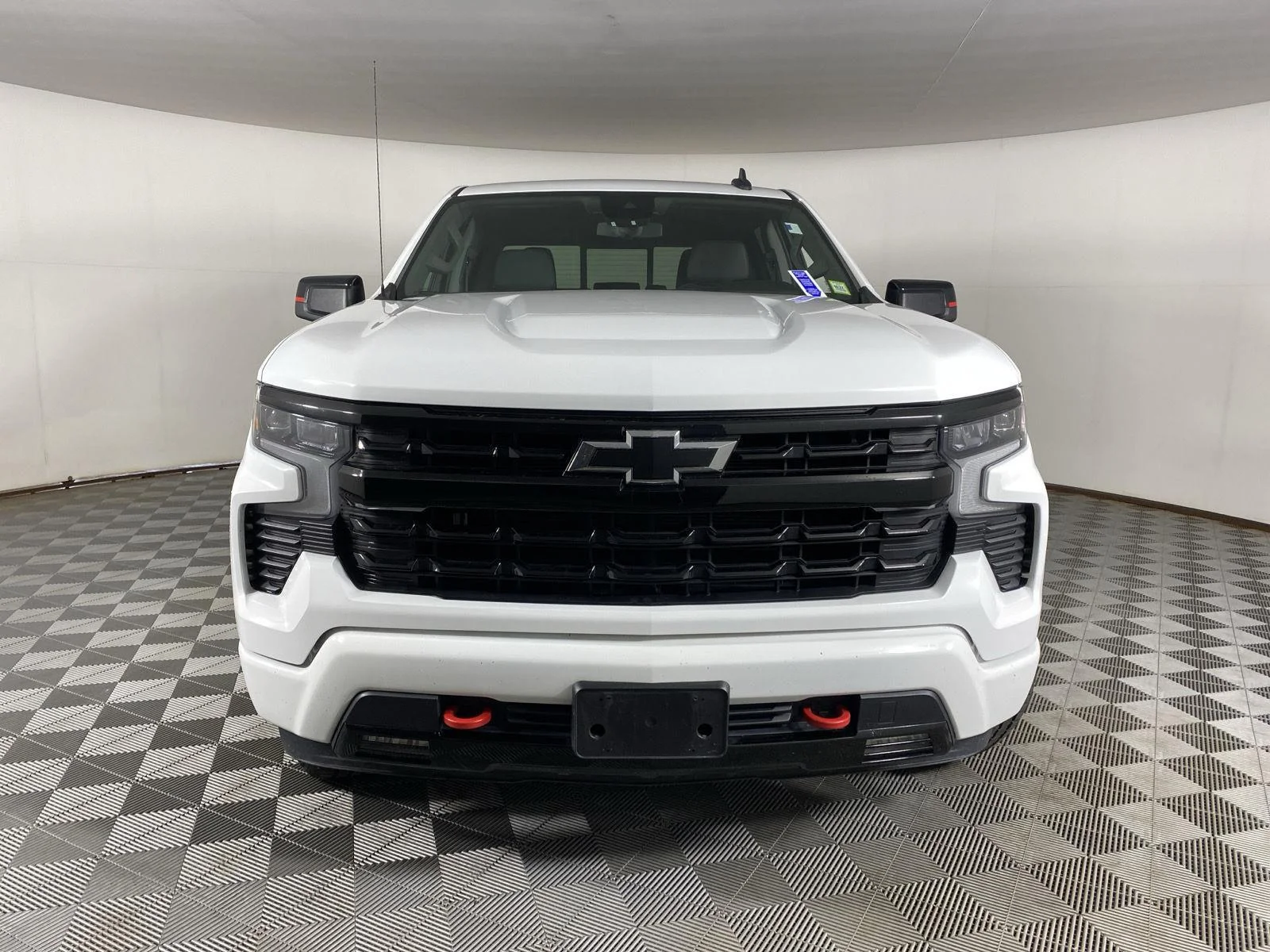 Used 2025 Summit White Chevrolet RST image 2