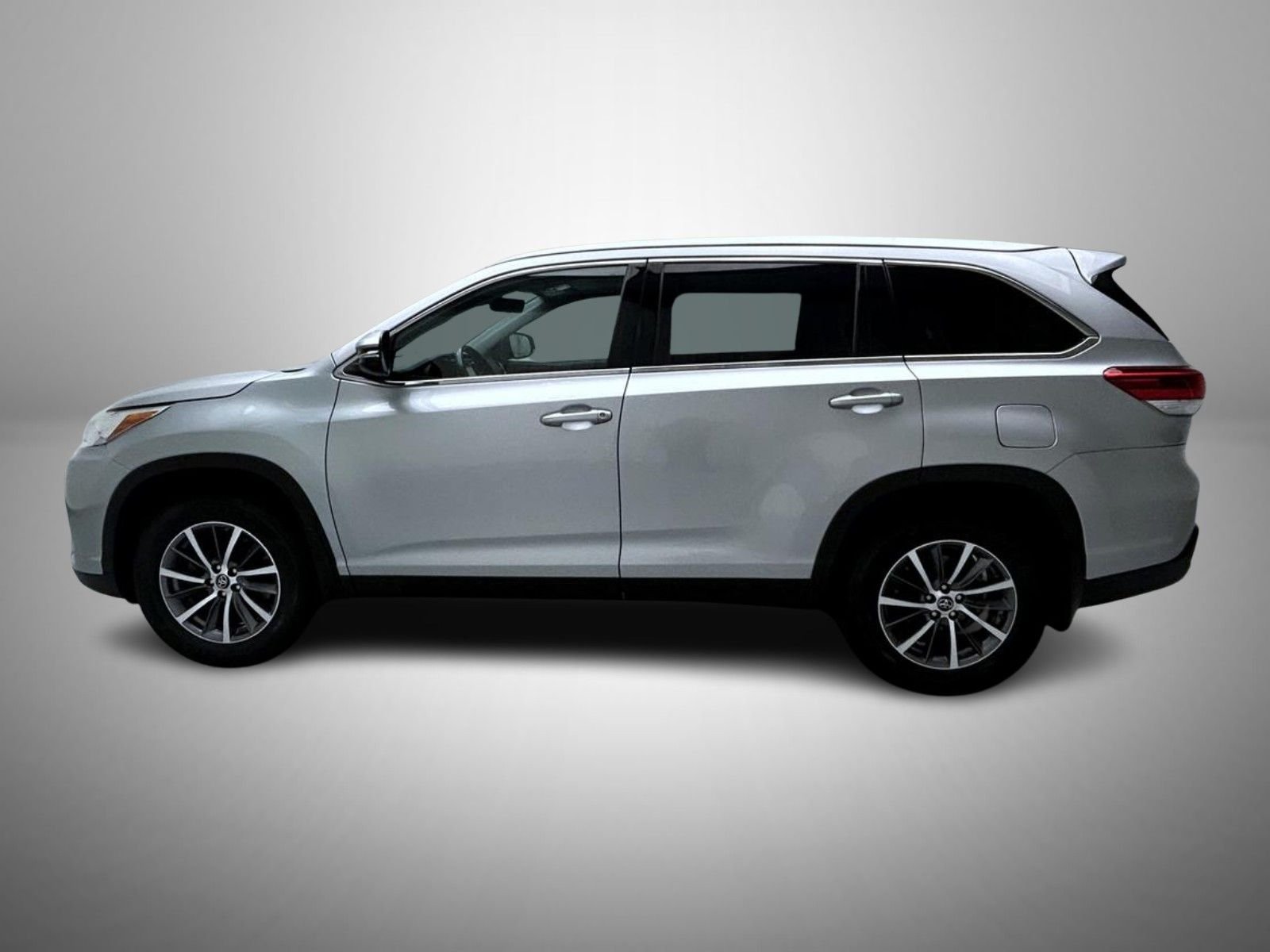 Used 2019 Silver Toyota XLE image 8