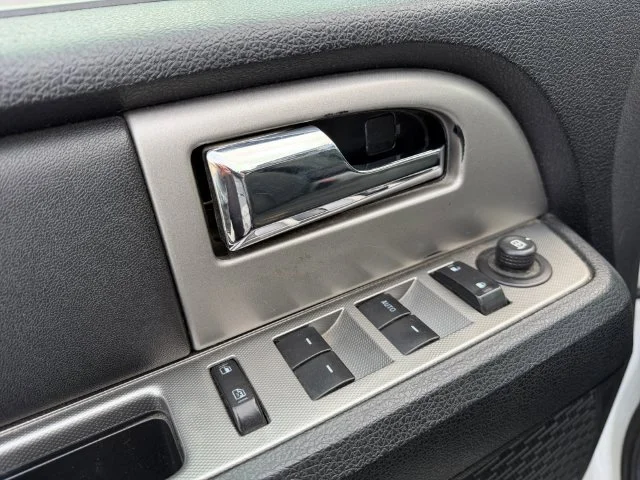 Used 2016 Oxford White Ford XLT image 10