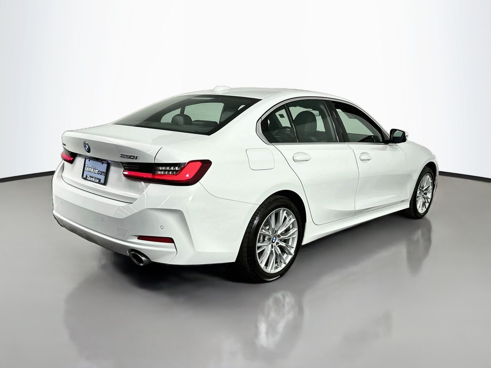 Used 2024 Alpine White BMW 330i xDrive image 8