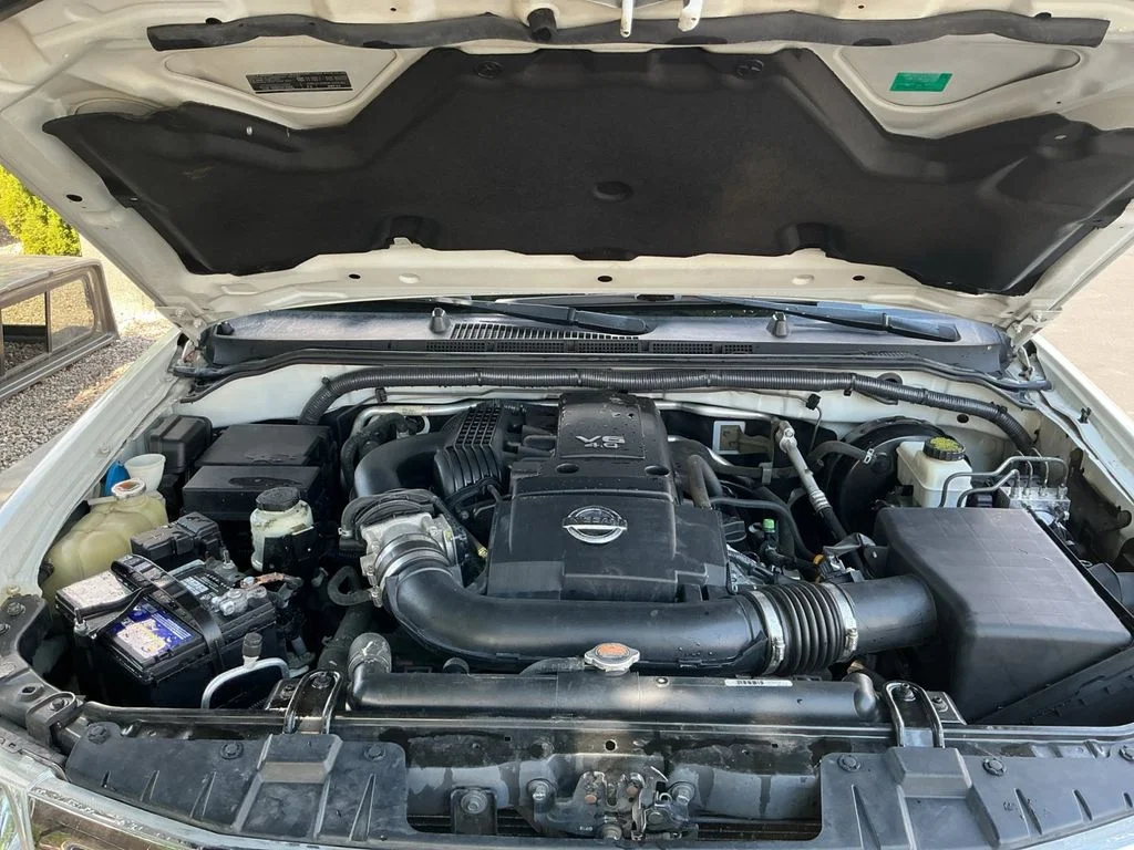 Used 2013 White Nissan SL image 24