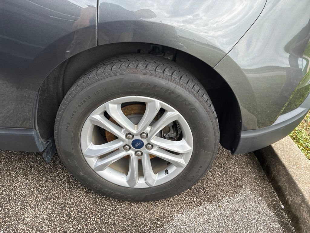 Used 2020 Grey Ford SEL image 10