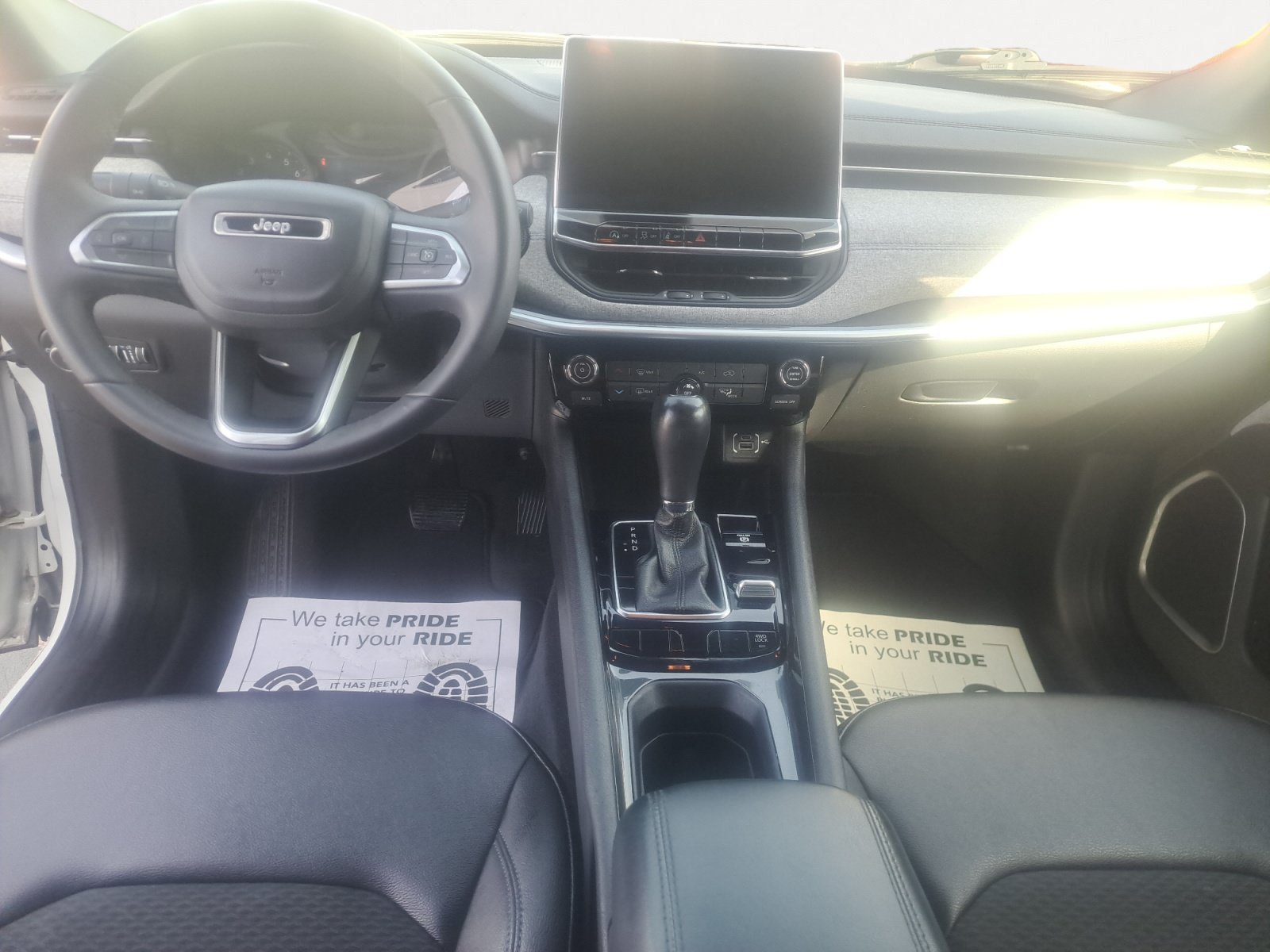 Used 2024 Bright White Clearcoat Jeep Latitude image 3