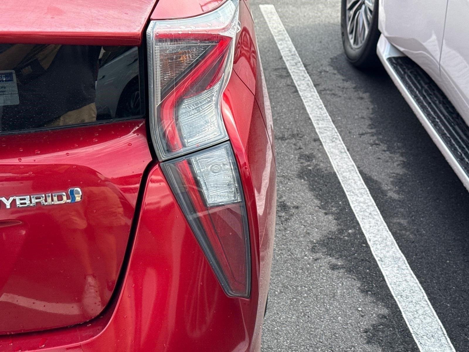 Used 2016 Hypersonic Red Toyota Two image 16